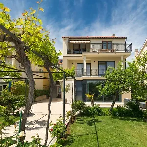 https://apartments-morozin.primorje-gorskikotar.com